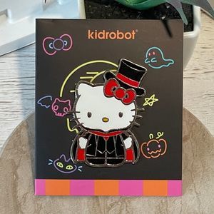 HELLO KITTY ENAMEL PIN - 1.5 INCH VAMPIRE 2/24 ~ 2023 Halloween Blind Box Pin
